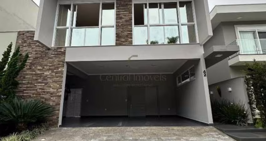 Casa em Condomínio à 250m da Praia