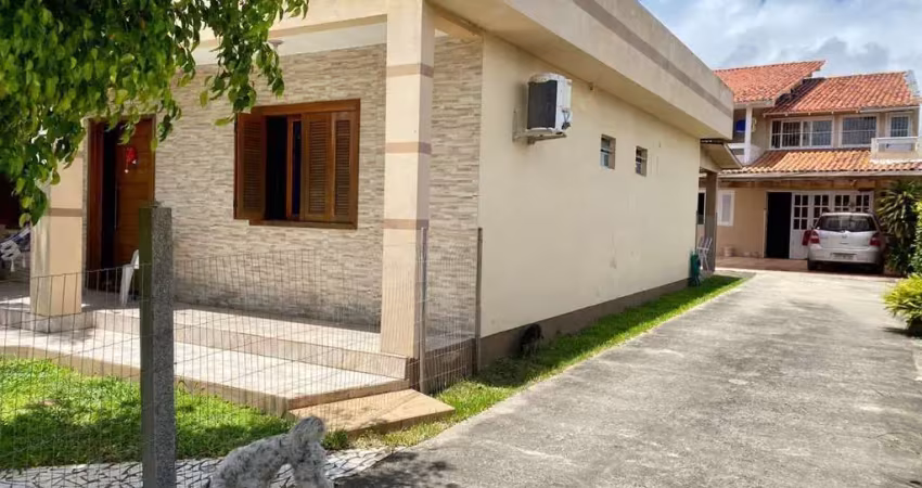 Casa para Venda em Torres, Getúlio Vargas, 2 dormitórios, 1 suíte, 3 banheiros, 2 vagas