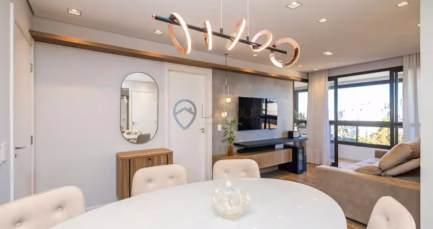 Apartamento mobiliado nas mercês – 2 quartos, 2 vagas e vista privilegiada