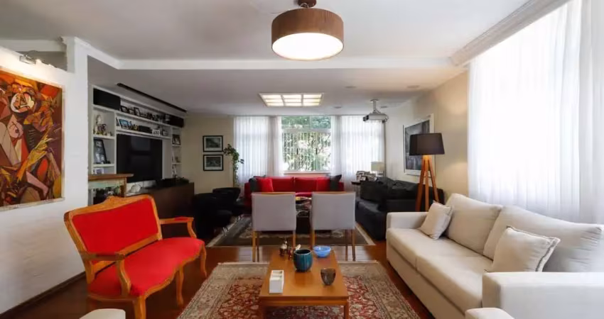 Apartamento à venda na santa cecília, de 198,00 m2, com 2 salas, cozinha planejada, 3 quartos, sendo uma suíte, e 2 vagas de garagem.