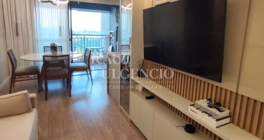 APARTAMENTO COM 2 QUARTOS SENDO 1 SUÍTE, COMPLETO EM ARMÁRIOS PLANEJADOS COM CHURRASQUEIRA NA SACADA
