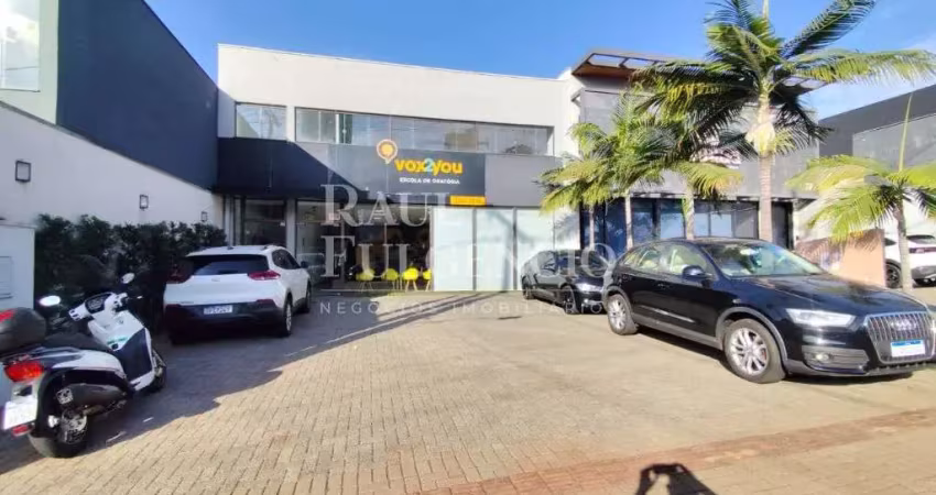 Sala comercial em sobre loja na gleba palhano para locacao