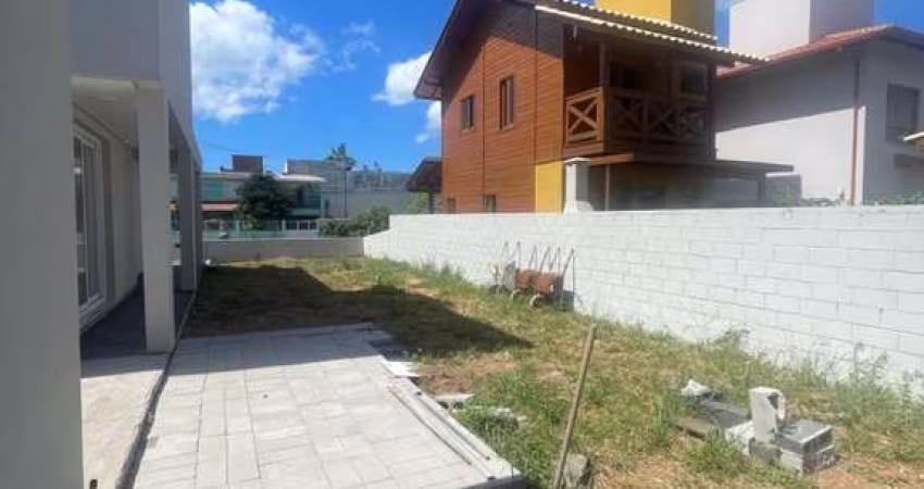 VENDO ½ LOTE COM ESCRITURA 179,90 M² CAMPECHE FLORIANÓPOLIS