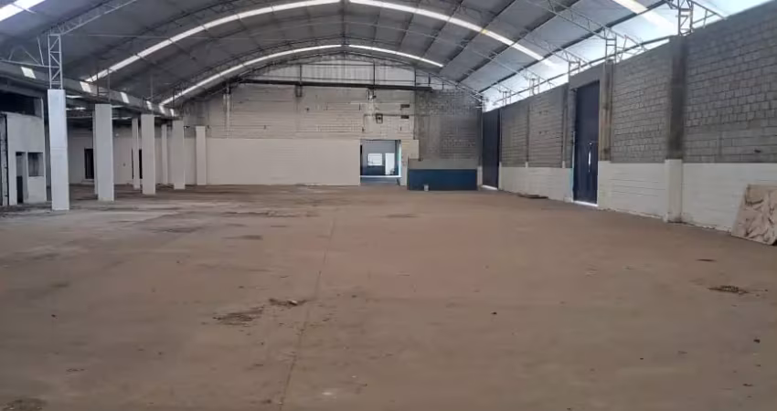Barracão / Galpão / Depósito com 8 salas para alugar no Mombaça, Itapecerica da Serra 