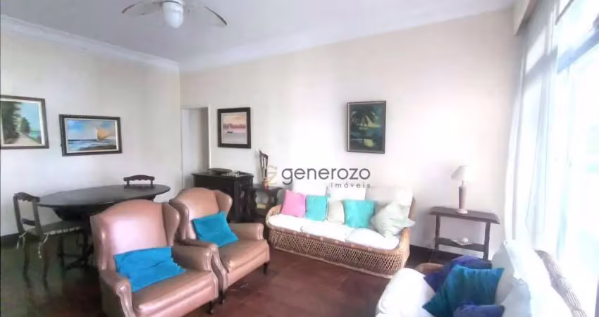 Apartamento á venda na praia das pitangueiras, 03 dormitórios, na quadra da praia.