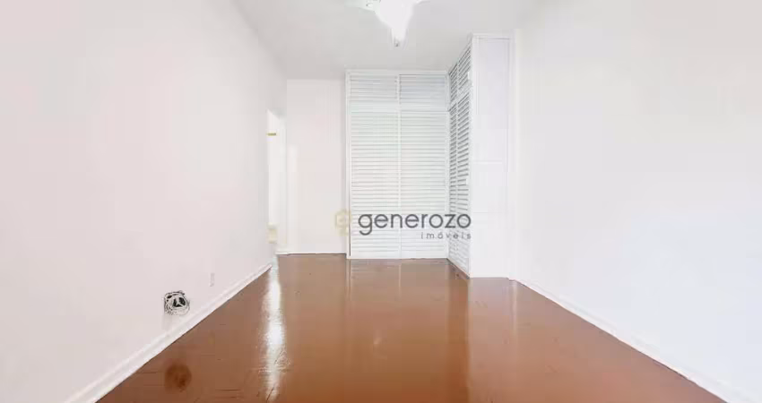 Apartamento a venda na praia das pitangueiras, 01 dormitório, com sacada, a 01 quadra da praia