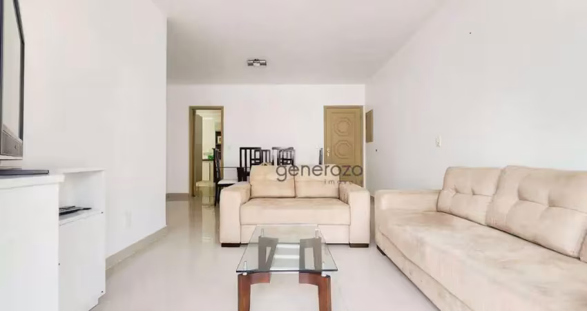 Apartamento a venda na praia das astúrias, 02 dormitórios, sacada e 01 vaga de garagem