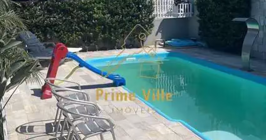 Casa com três quartos no bairro Jardim Iririu