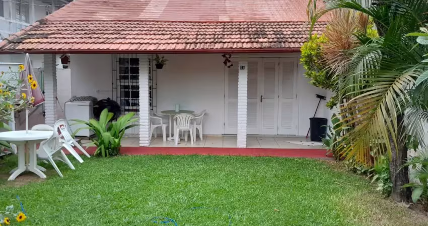OTIMA CASA C/PATIO DUA FRENTES-