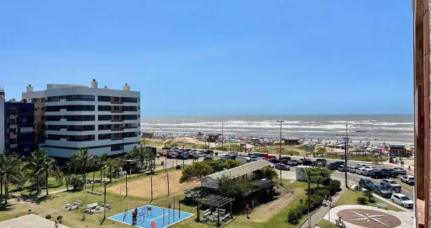 Apartamento com vista para o mar e frente praça em Capão da Canoa
