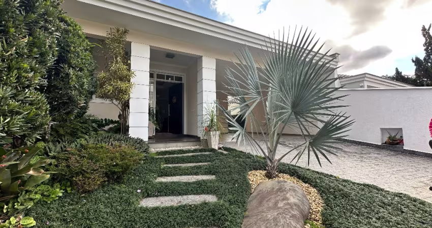 Casa plana em rua super tranquila com  224m² de área construída em terreno de 436m no bairro America - Joinville Sc valor R$1.590.000,00