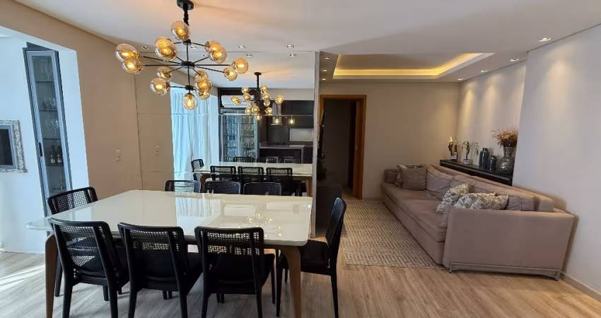 Apartamento mobiliado com suite+ 2 quartos e 2 vagas individuais no Atiradores!