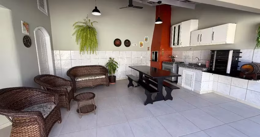 Casa plana com 238m² de área construída em rua sem saída a venda no Boehmerwald por R$ 589.000,00.