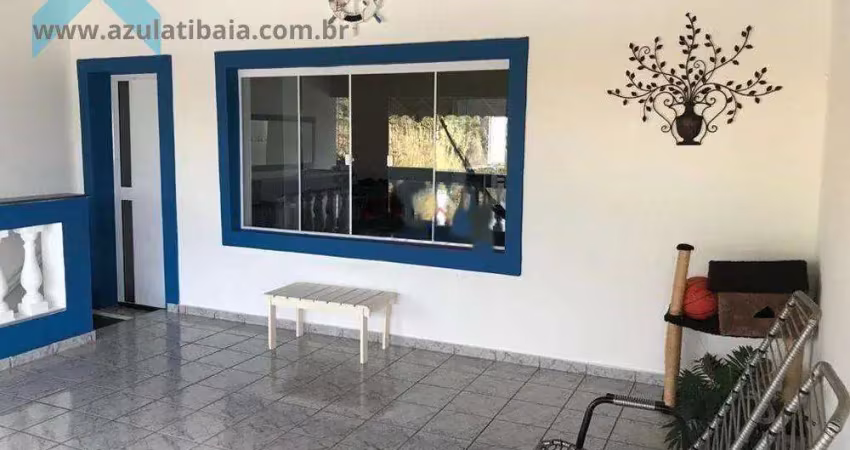 Sobrado amplo, ótima localização, 3 dormitórios sendo 1 suite.