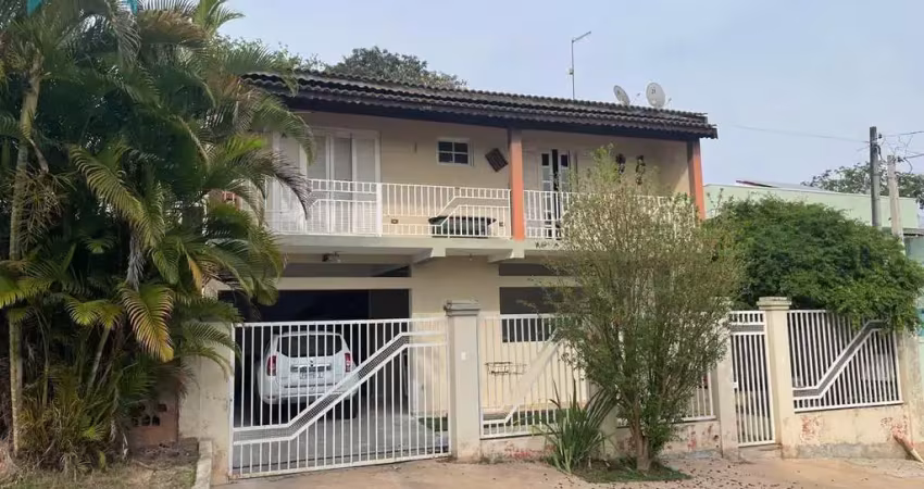 Casa com área gourmet e casa de hóspedes no retiro das fontes, atibaia. vista para a pedra grande e excelente localização!