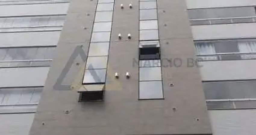 Apartamento com 2 quartos, prédio com piscina no bairro pioneiros - balneário camboriú/sc