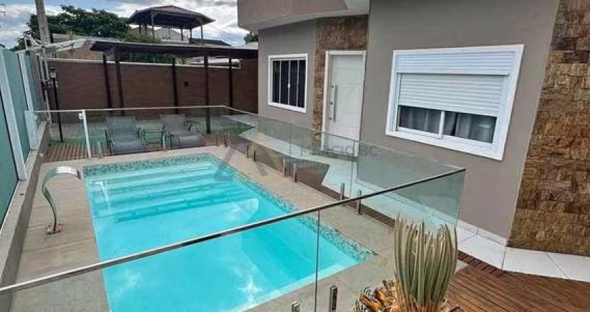 CASA COM PISCINA , ÁREA GOURMET E SALA DE JOGOS