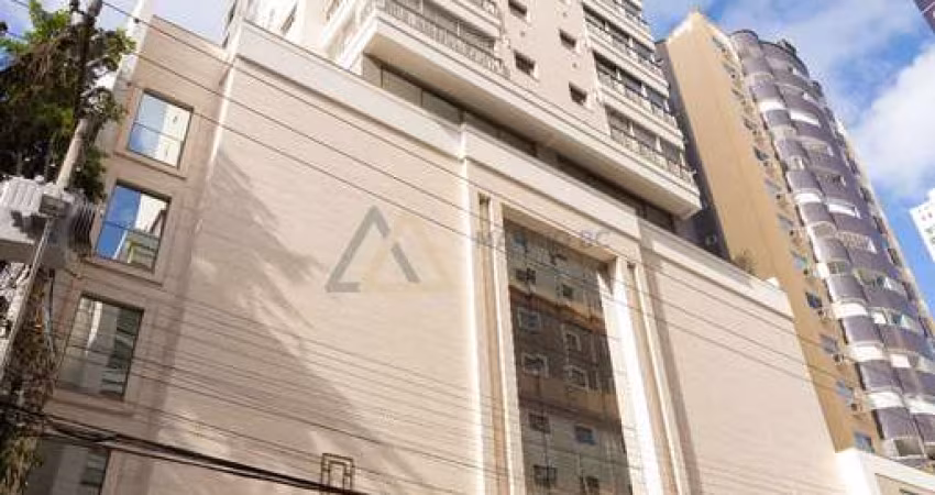 Cobertura localizada no Centro de Balneário Camboriú