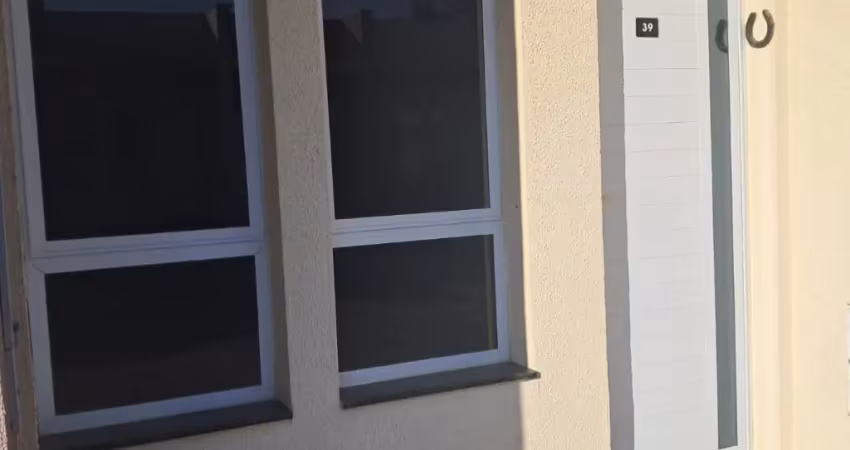Casa em condomínio fechado com 1 quarto para alugar na Rua Seraphim Banietti, Caguassu, Sorocaba
