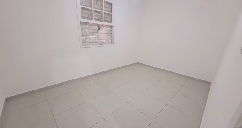 Apartamento térreo 2 quartos com quintal, Garagem coletiva,Bairro: Aparecida , Cidade: Santos/SP