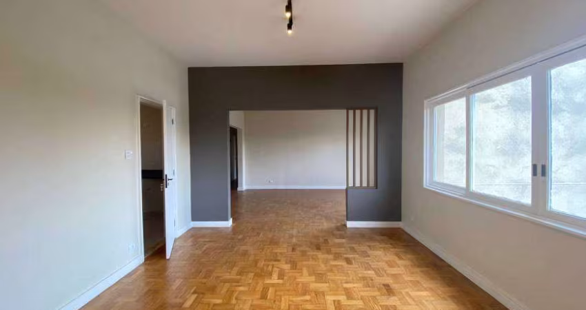 Belo apartamento reformado na Bela Centra