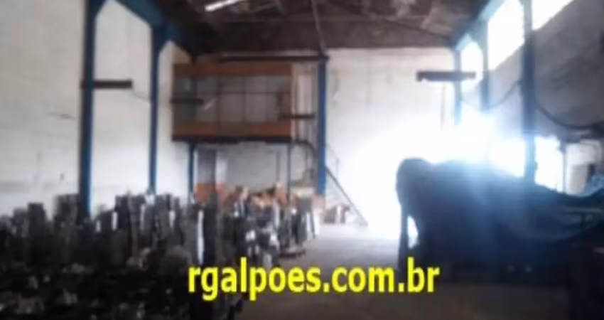 Barracão / Galpão / Depósito com 6 salas para alugar na Rua João Meiasete, 33, Vigário Geral, Rio de Janeiro