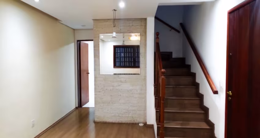 Linda Casa Sobrado de 144m² de 2 quartos, sendo 1 suíte e 2 vagas de garagem em Monte Alegre - Taboão da Serra