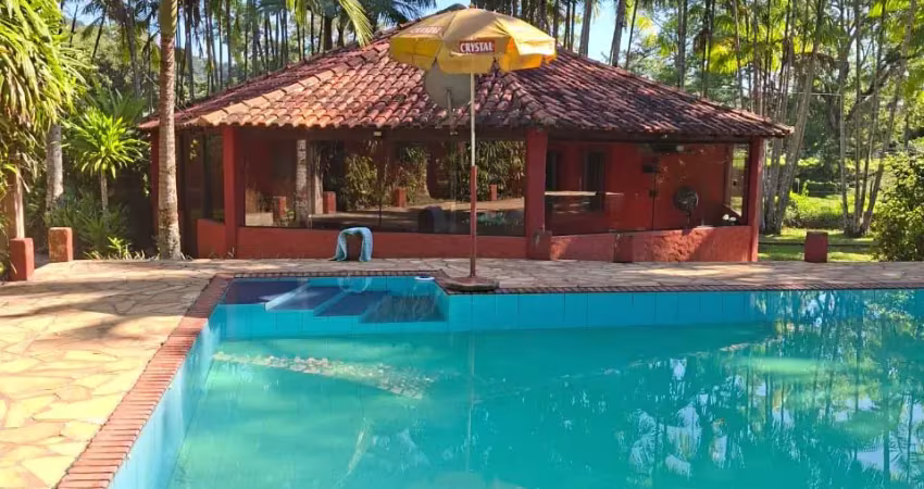 Linda chácara no estilo rancho, em pedro de toledo. são 10.000 m².