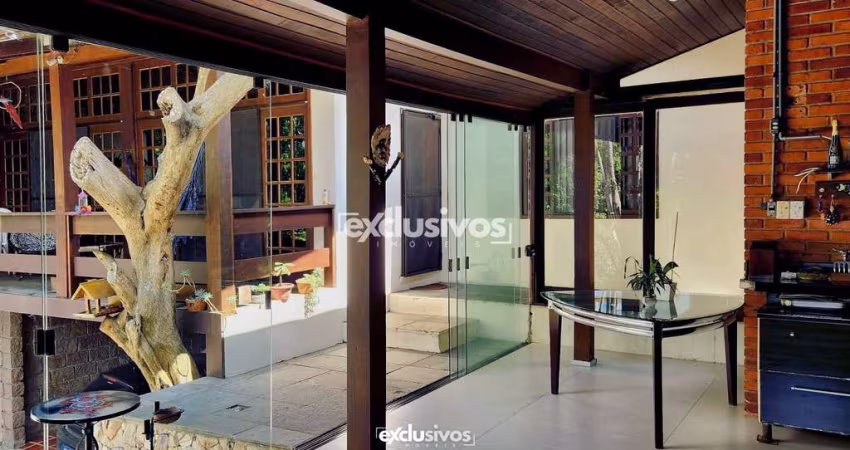 Casa Térrea Averbada no Bairro Floresta – 3 Suítes uma com Hidro, Energia Solar, Salão de Festas e Piscina | Próxima à BR-101
