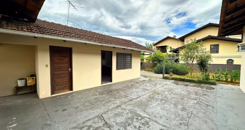Casa plana em terreno de 750 m² à venda no bairro Glória por R$ 980.000,00