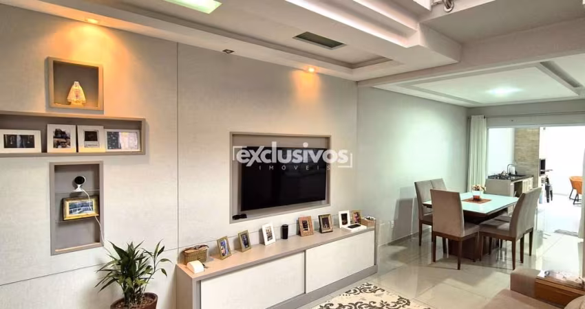 Lindo sobrado com 1 suíte mais 2 dormitórios com 150m² privativos à venda em Joinville/SC