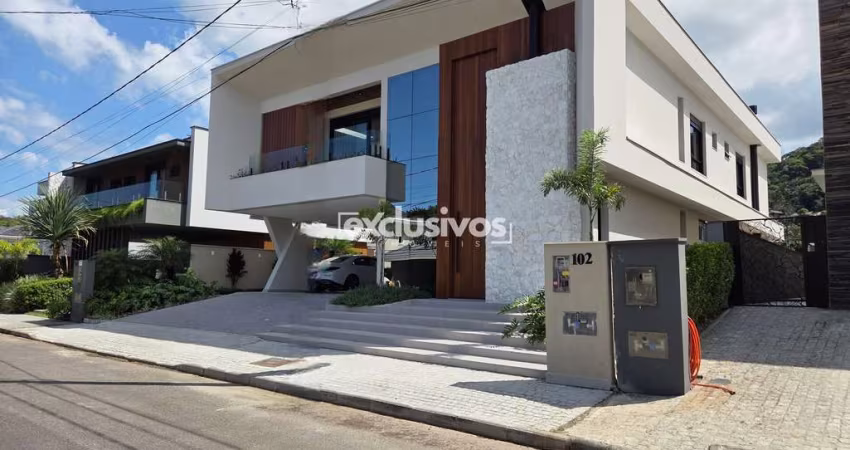 Casa em condomínio com 4 suítes a venda, 375m²