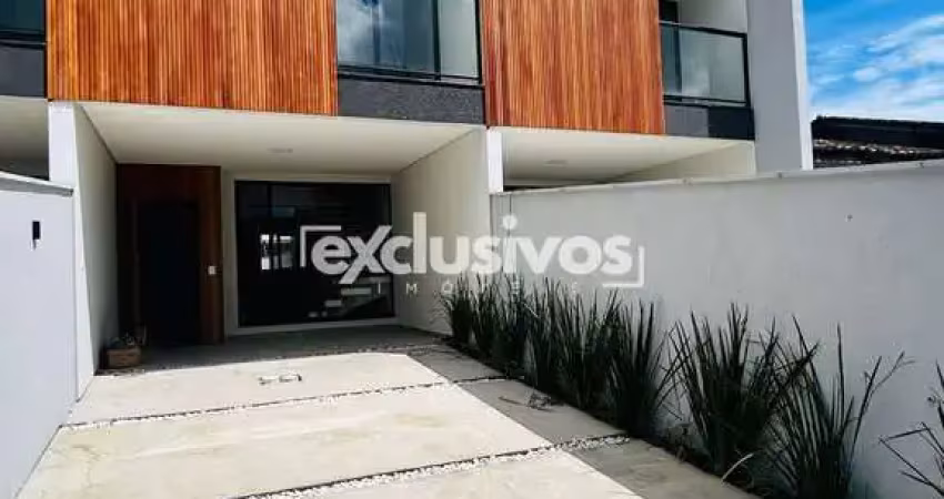 Sobrado geminado com 1 suíte mais 2 dormitórios à venda no bairro Iririú