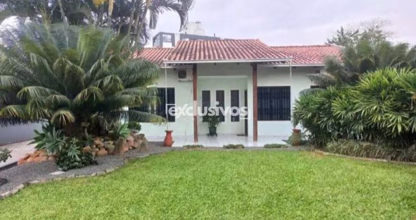Casa à venda no Costa e Silva por 898mil