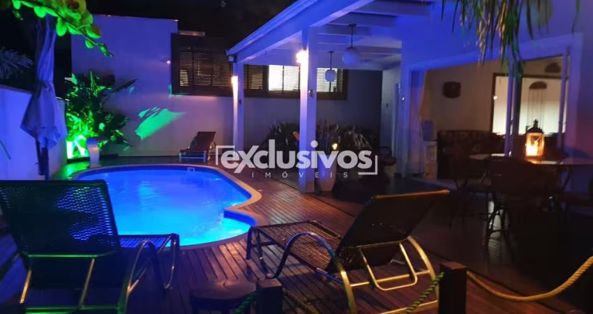 Casa  Mobiliada  de Alto padrão em Ubatuba SFS 3 quartos por R$ 1.300,000.