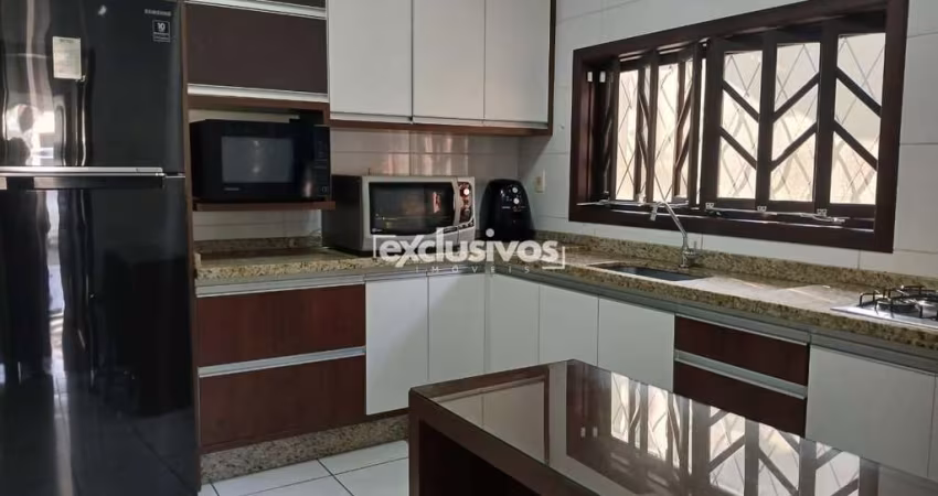 Casa plana com 1 suíte mais 2 quartos à venda no bairro Bom Retiro em Joinville - SC por R$ 880.000,00.