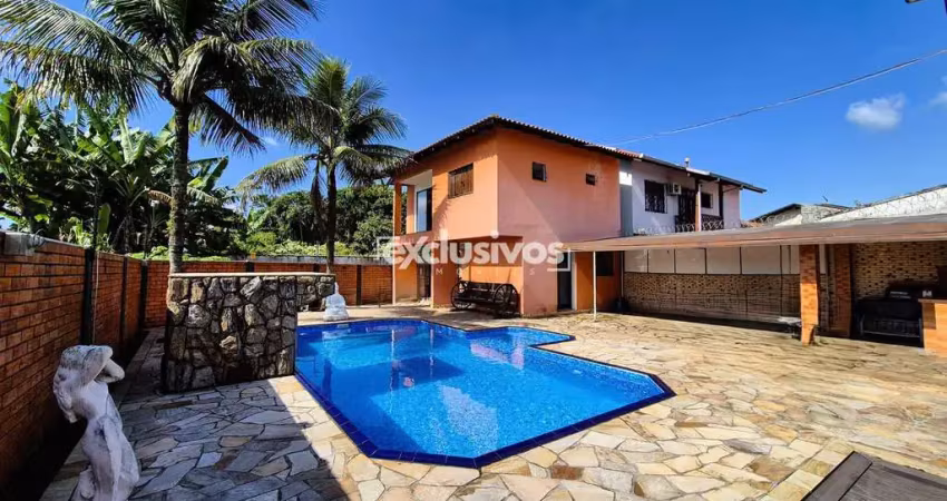 Casa ampla e aconchegante com 4 dormitórios  e área de festas com piscina no Bucarein, Joinville/SC