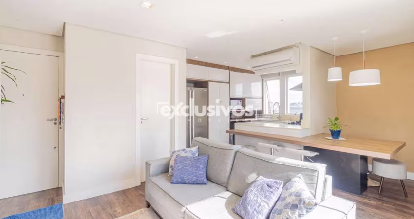 Excelente cobertura duplex mobiliada com 2 suítes mais 1 quarto à venda no bairro Santo Antônio em Joinville - SC por R$ 830.000,00.