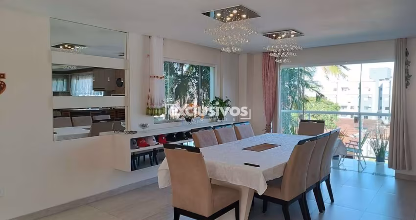Casa alto padrão   à venda no Iririú com 3 quartos sendo uma suíte, e 2 demi suítes por R$1.350.000,00