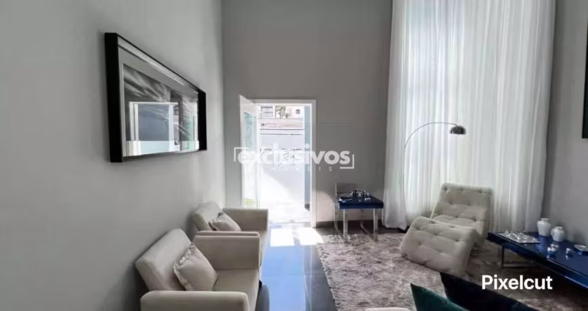 A casa tem 264 M2 MOBILIADA NO VILA NOVA CONDOMÍNIO QUINTE ESSENCE.
