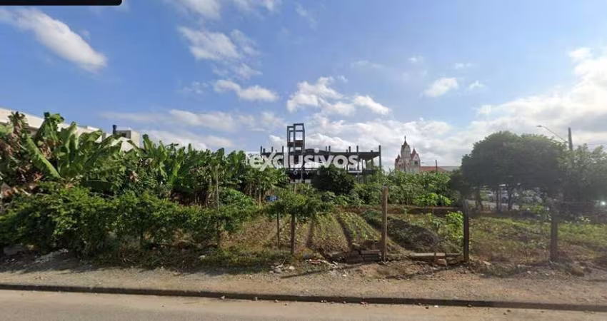 Terreno de 1.005 m2 de esuina no Jardim Iririú