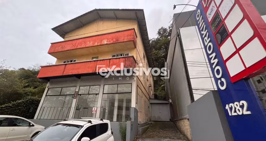 Loja Comercial com 141m² privativos no Saguaçu – Para Alugar