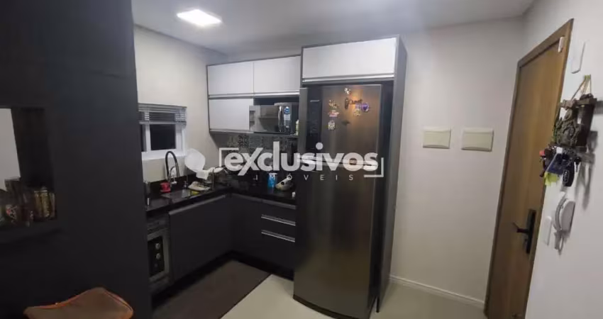 Apartamento lindão com Elevador semi mobiliado no Aventureiro por 298 mil!