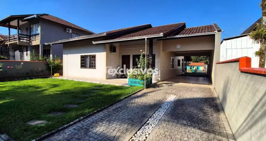 Casa térrea averbada com 211m² , espaçosa e cheia de possibilidades no bairro glória – joinville/sc