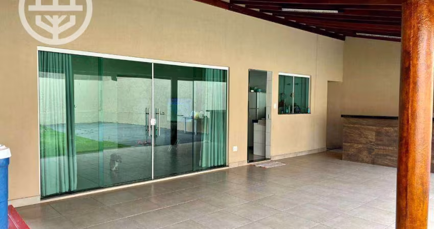 Casa com 3 dormitórios à venda, 210 m² por R$ 650.000,00 - Jockey Club - Barretos/SP