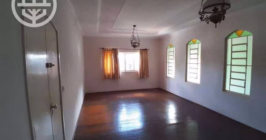 Casa com 3 dormitórios, 230 m² - venda por R$ 550.000,00 ou aluguel por R$ 3.700,00/mês - Centro - Barretos/SP