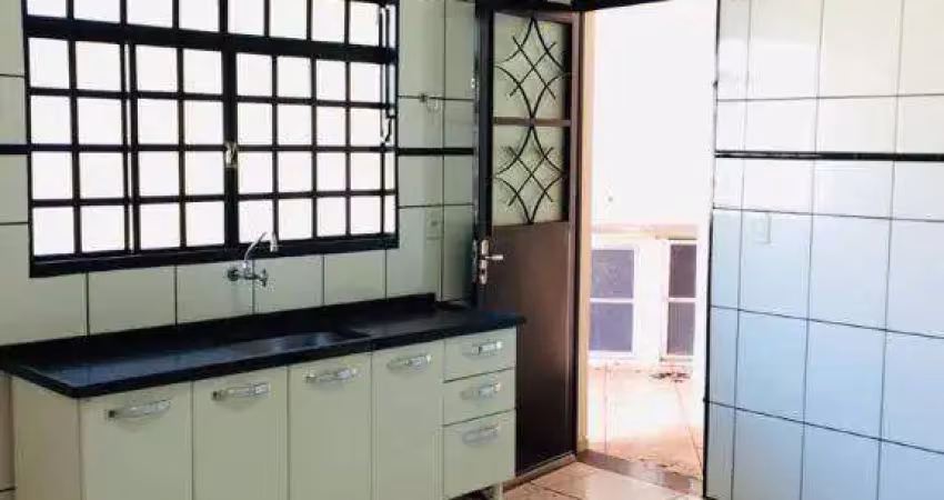 Casa com 3 dormitórios à venda, 127 m² por R$ 380.000,00 - Jardim Universitário - Barretos/SP