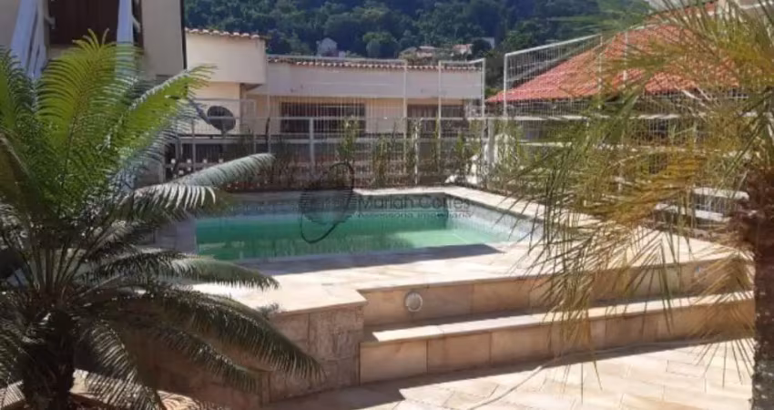 Linda casa com 360 m² de area construída.