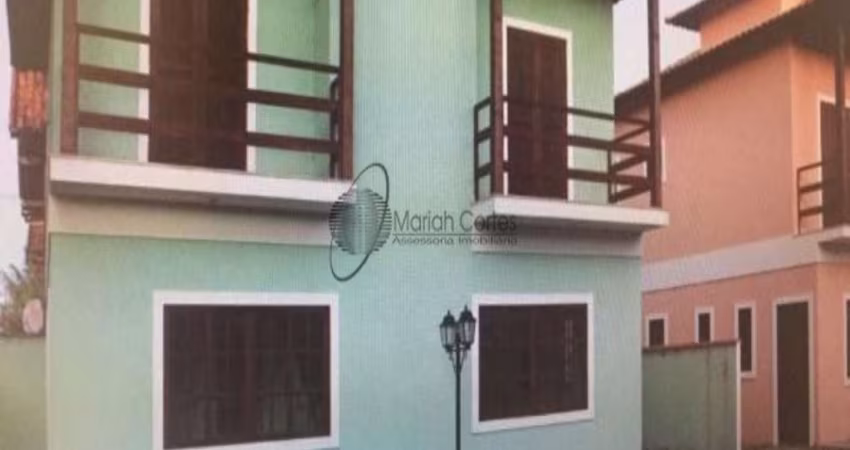 Ótima casa duplex em condomínio.
