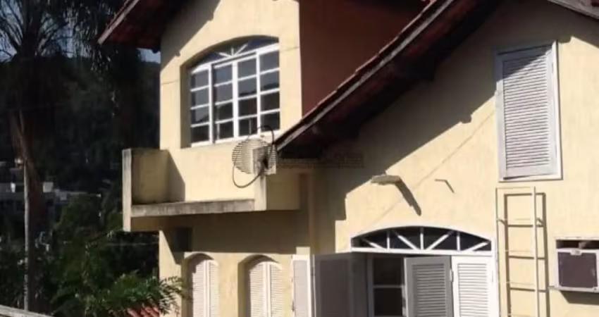 Casa com 5 quartos à venda no São Francisco, Niterói 